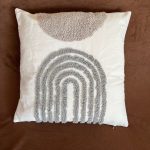 coussin cercles brodés