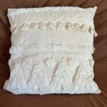 coussin blanc bohème