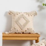 coussin brodé géométrique