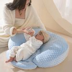 bébé sur coussin pouf