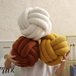 Coussin boule multicolore