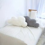 Coussin pelucheux blanc