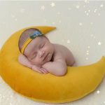 coussin bébé multicolore
