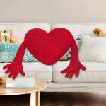 cœur en peluche avec bras