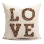 coussin brodé avec amour