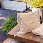 coussin avec broderie et franges
