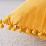 coussin orange et coloré design