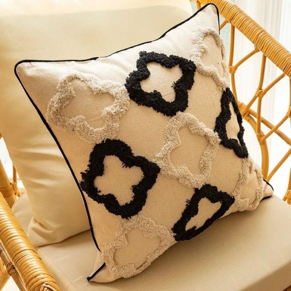 coussin design noir et blanc